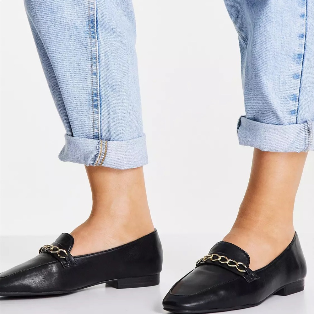Black loafers with chain detail